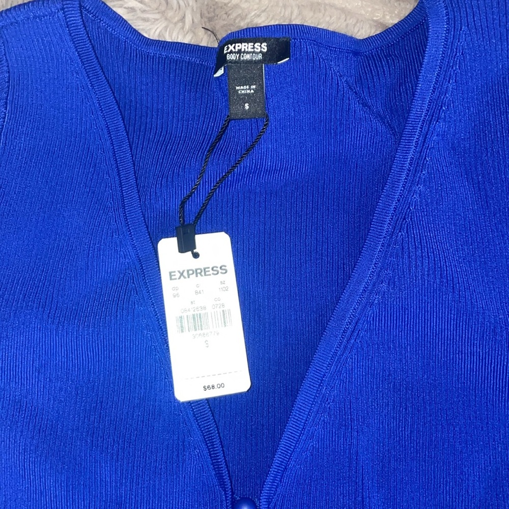 Button Front Top - Picture 2 of 3